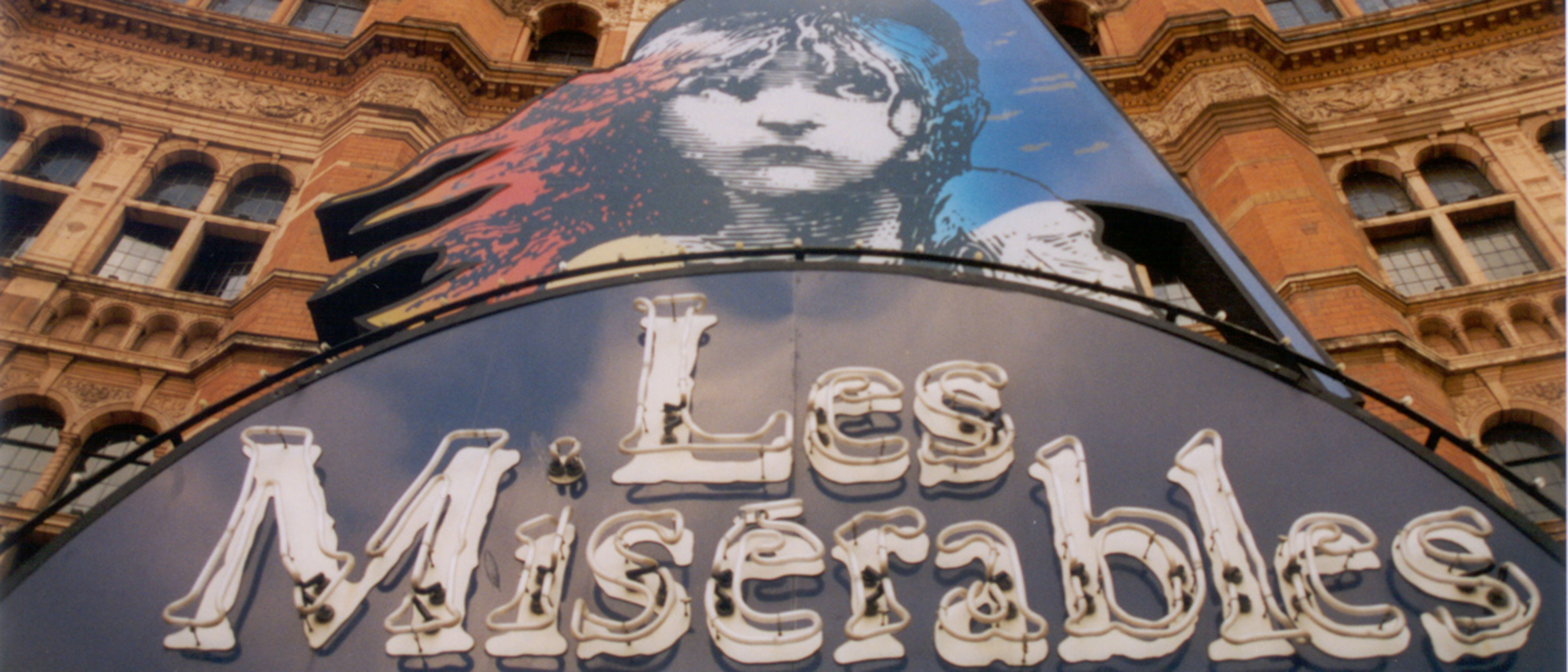 Banner2022-LesMis